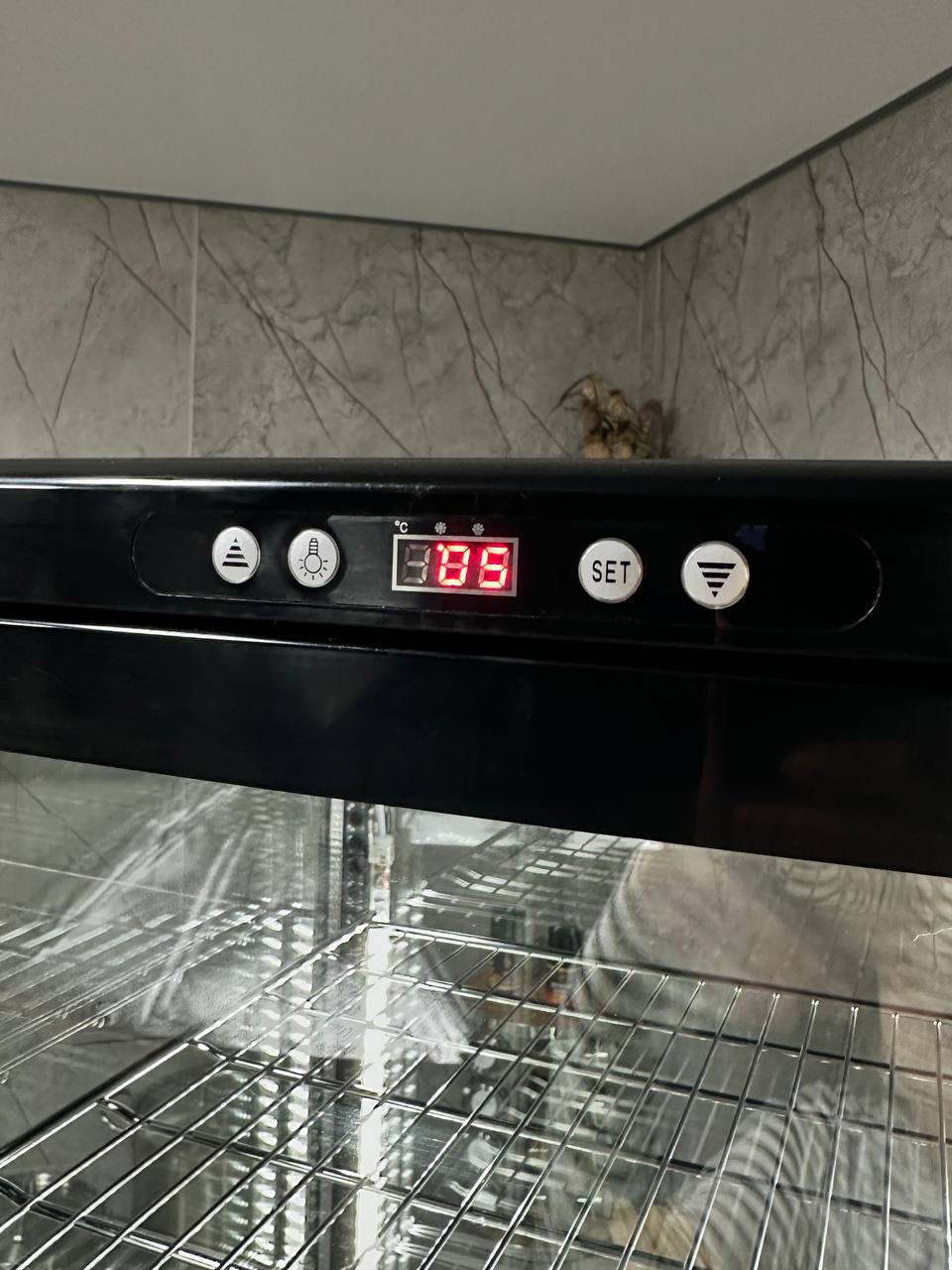 Холодильная витрина GoodFood RT235L3 чёрная